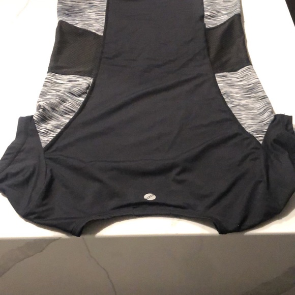 Tagged S, fits M, athletic shirt - Picture 4 of 8